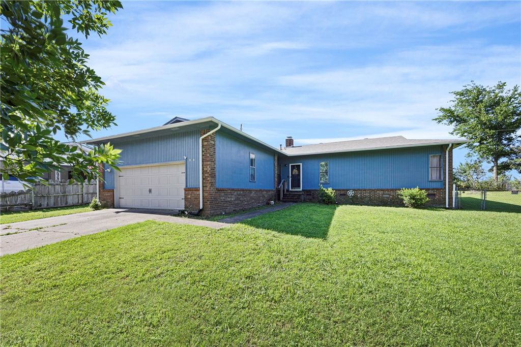 302 E Date Street, Russellville, AR 72802