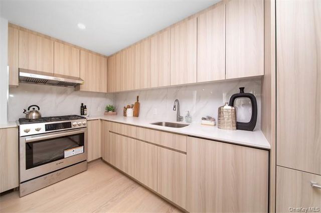 33-71 Prince Street 14G, Flushing, NY 11354