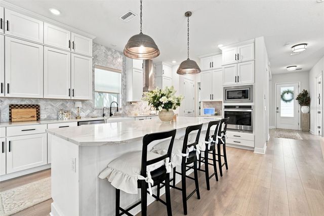 312 35TH AVENUE NE, St Petersburg, FL 33704