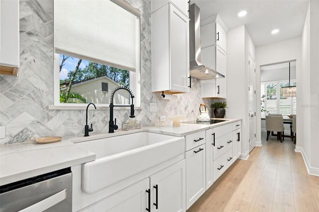 312 35TH AVENUE NE, St Petersburg, FL 33704