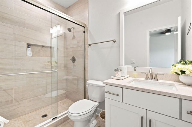 312 35TH AVENUE NE, St Petersburg, FL 33704