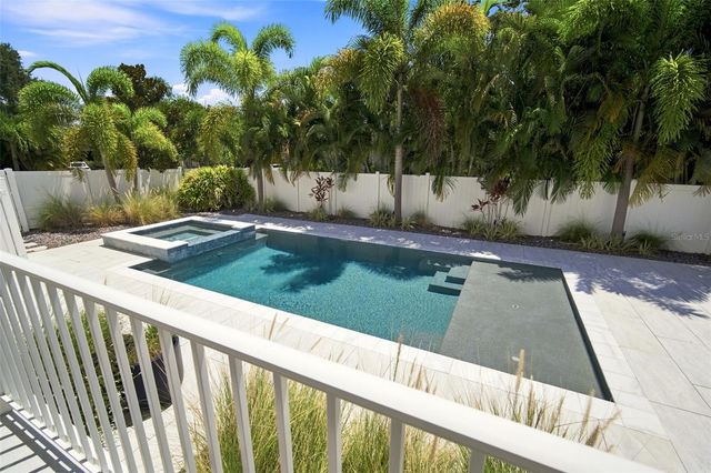 312 35TH AVENUE NE, St Petersburg, FL 33704