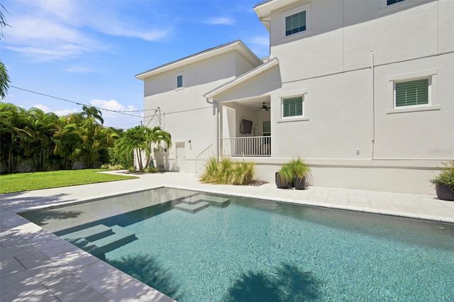 312 35TH AVENUE NE, St Petersburg, FL 33704