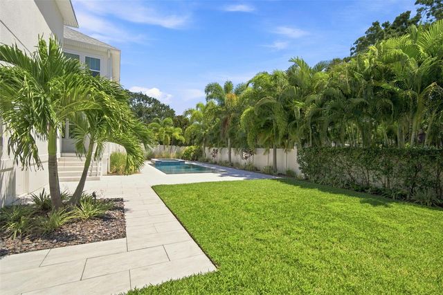 312 35TH AVENUE NE, St Petersburg, FL 33704