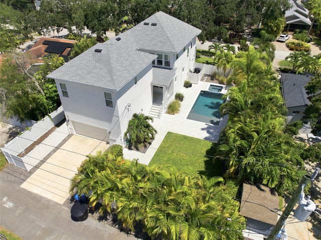 312 35TH AVENUE NE, St Petersburg, FL 33704