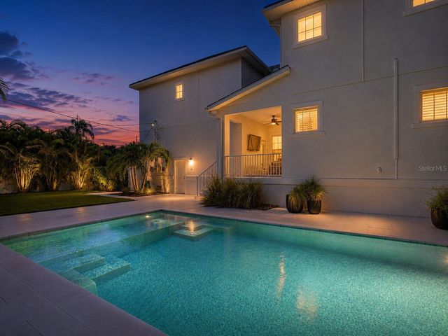 312 35TH AVENUE NE, St Petersburg, FL 33704