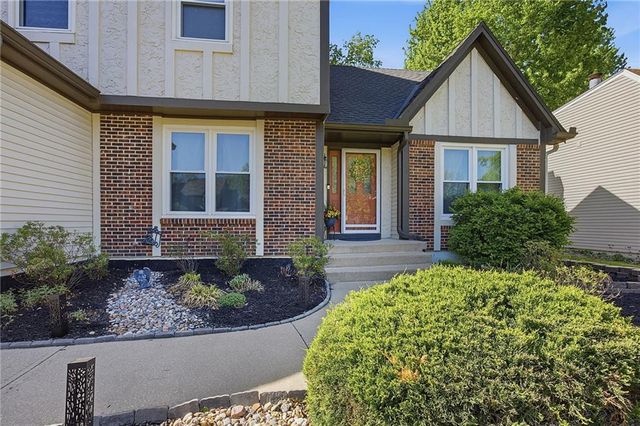 15506 W 92nd Place, Lenexa, KS 66219