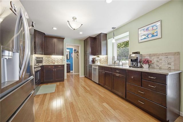 15506 W 92nd Place, Lenexa, KS 66219