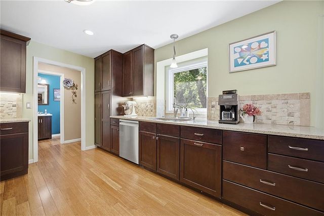 15506 W 92nd Place, Lenexa, KS 66219