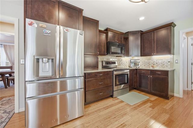 15506 W 92nd Place, Lenexa, KS 66219