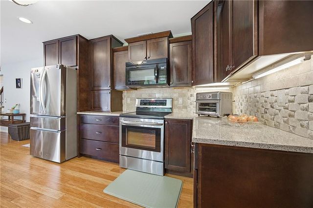 15506 W 92nd Place, Lenexa, KS 66219