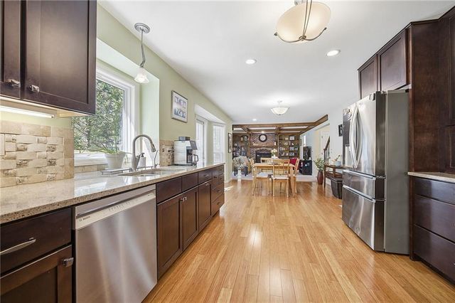 15506 W 92nd Place, Lenexa, KS 66219