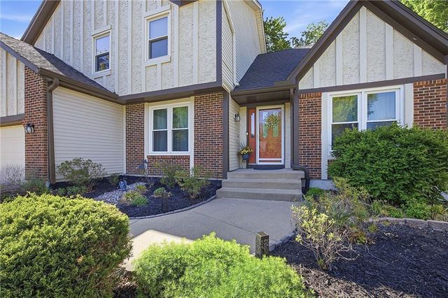 15506 W 92nd Place, Lenexa, KS 66219