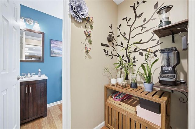 15506 W 92nd Place, Lenexa, KS 66219