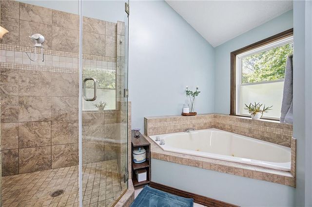 15506 W 92nd Place, Lenexa, KS 66219