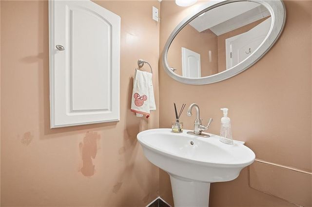 15506 W 92nd Place, Lenexa, KS 66219