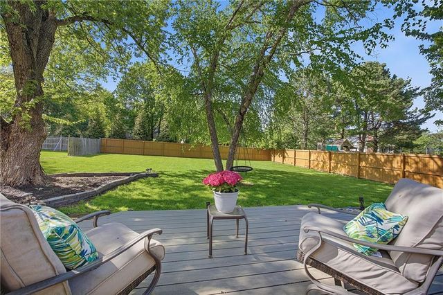 15506 W 92nd Place, Lenexa, KS 66219