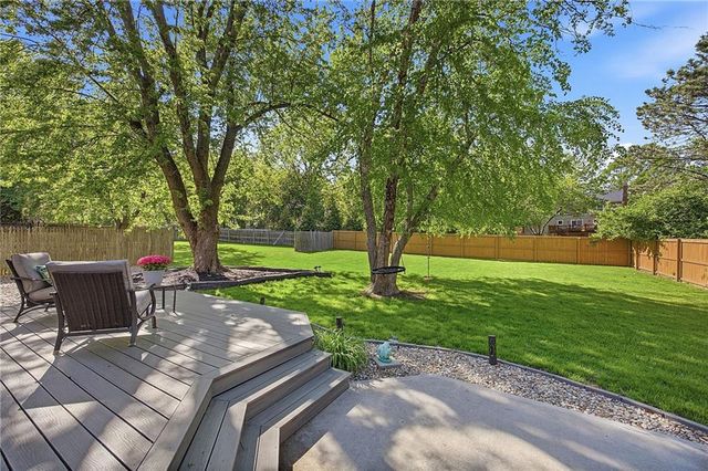 15506 W 92nd Place, Lenexa, KS 66219