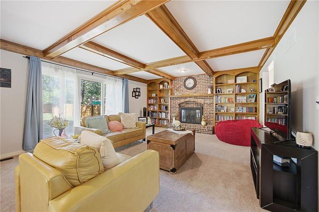 15506 W 92nd Place, Lenexa, KS 66219