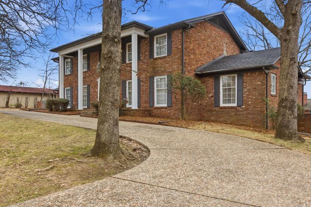 2916 Justin Matthews Dr, North Little Rock, AR 72116