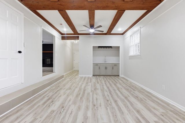 2916 Justin Matthews Dr, North Little Rock, AR 72116