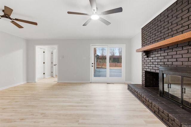 2916 Justin Matthews Dr, North Little Rock, AR 72116