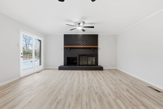 2916 Justin Matthews Dr, North Little Rock, AR 72116