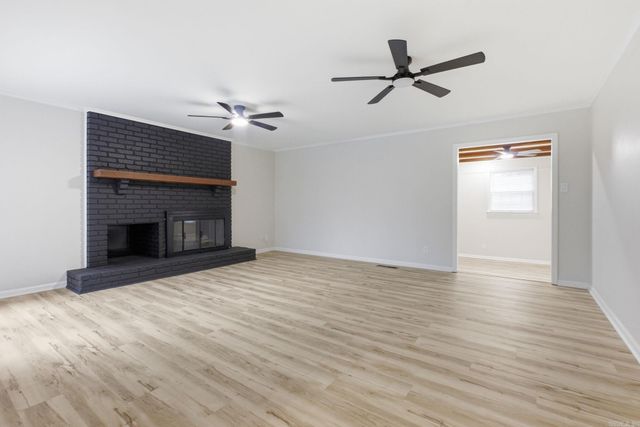 2916 Justin Matthews Dr, North Little Rock, AR 72116