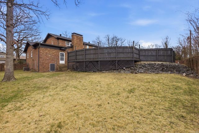 2916 Justin Matthews Dr, North Little Rock, AR 72116