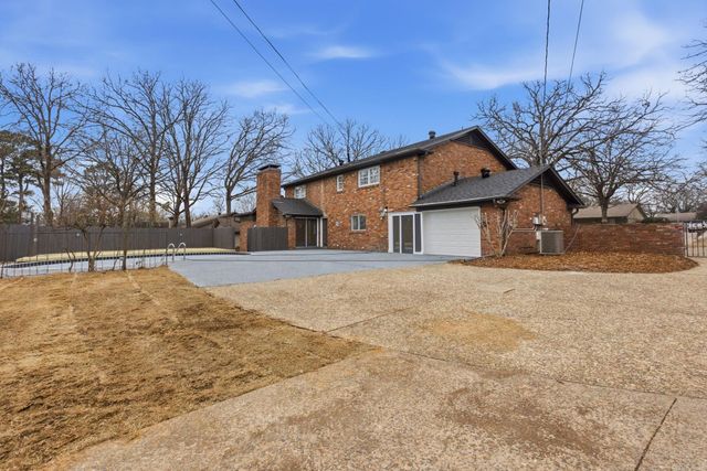 2916 Justin Matthews Dr, North Little Rock, AR 72116