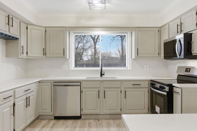 2916 Justin Matthews Dr, North Little Rock, AR 72116