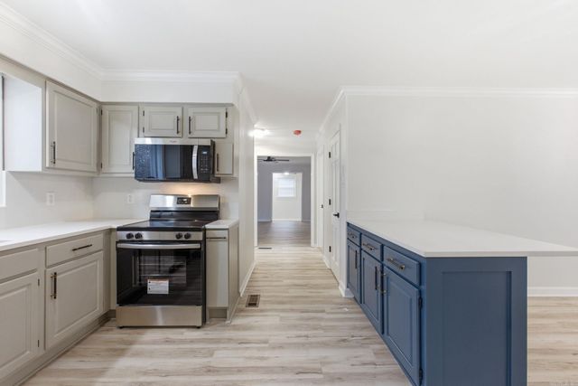 2916 Justin Matthews Dr, North Little Rock, AR 72116