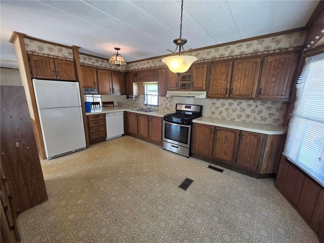 28 Lane E Lane, Coventry, RI 02816