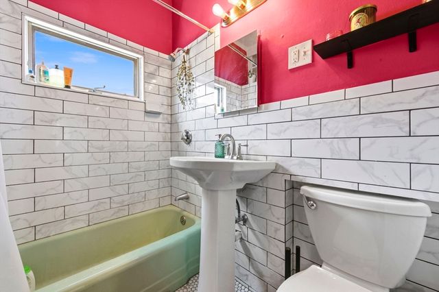 241 Highland Ave, Somerville, MA 02143