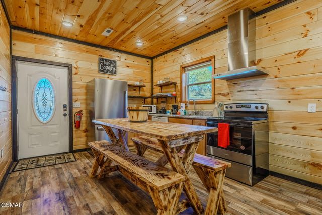 2540 White Timberlake Drive, Sevierville, TN 37876