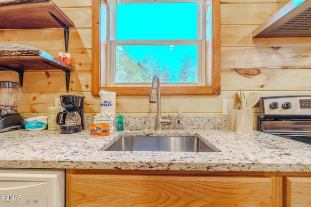 2540 White Timberlake Drive, Sevierville, TN 37876