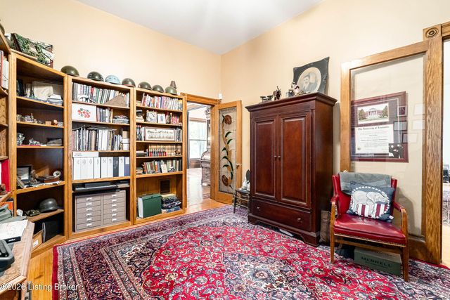 910 Cherokee Rd, Louisville, KY 40204