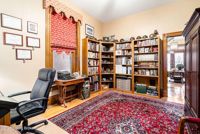 910 Cherokee Rd, Louisville, KY 40204