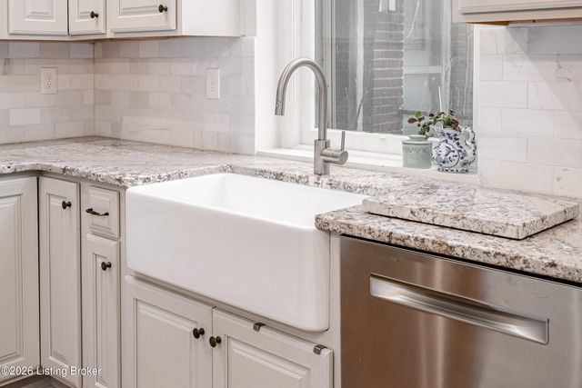 910 Cherokee Rd, Louisville, KY 40204