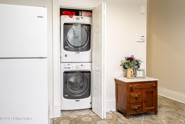 910 Cherokee Rd, Louisville, KY 40204