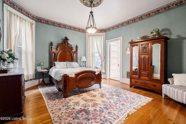 910 Cherokee Rd, Louisville, KY 40204