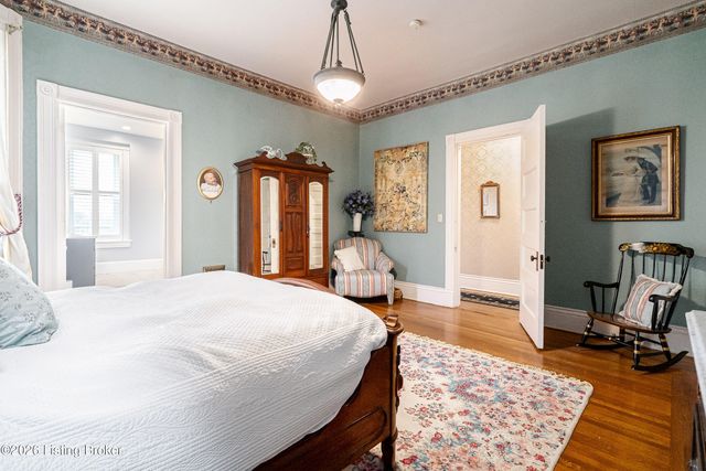 910 Cherokee Rd, Louisville, KY 40204