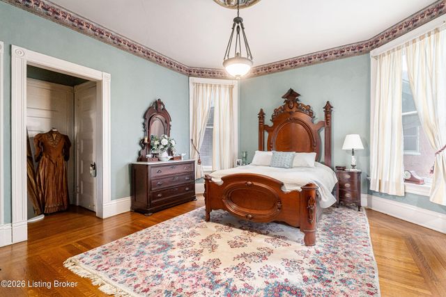 910 Cherokee Rd, Louisville, KY 40204