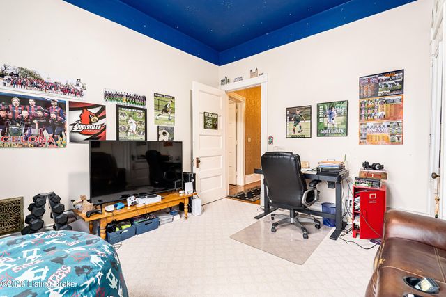 910 Cherokee Rd, Louisville, KY 40204