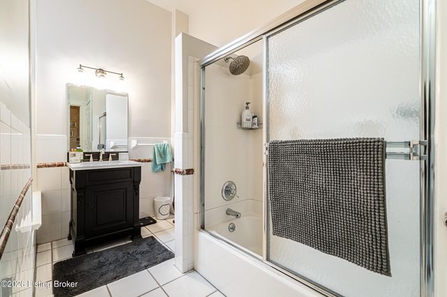 910 Cherokee Rd, Louisville, KY 40204