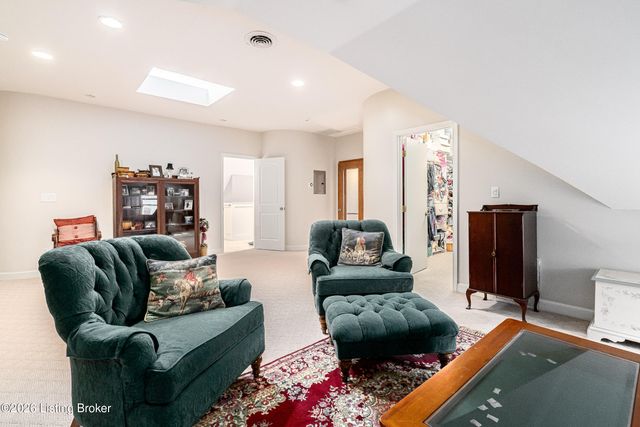 910 Cherokee Rd, Louisville, KY 40204