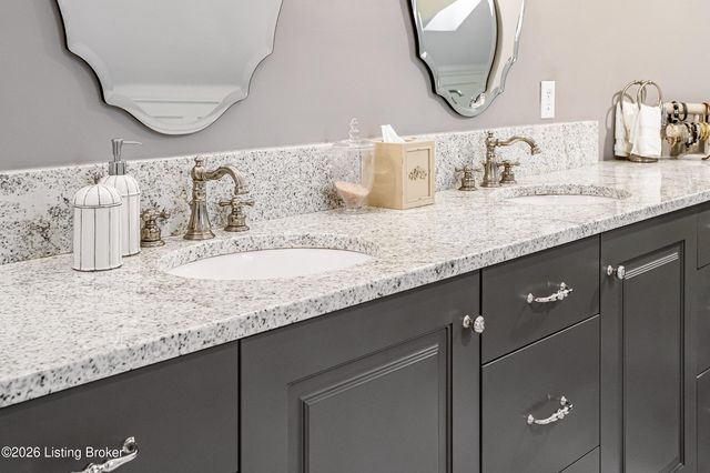 910 Cherokee Rd, Louisville, KY 40204