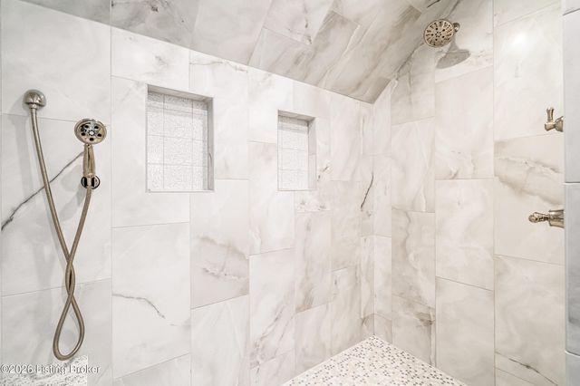 910 Cherokee Rd, Louisville, KY 40204