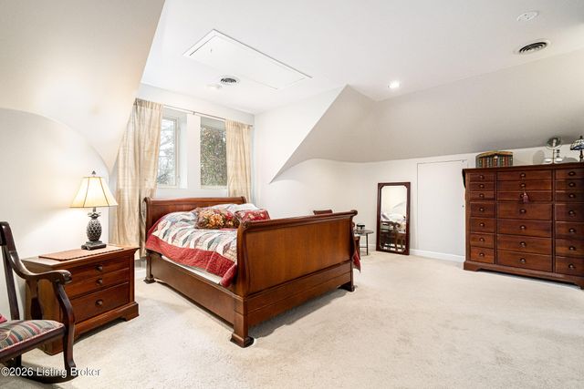 910 Cherokee Rd, Louisville, KY 40204