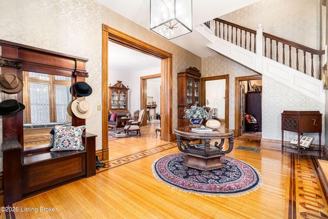 910 Cherokee Rd, Louisville, KY 40204